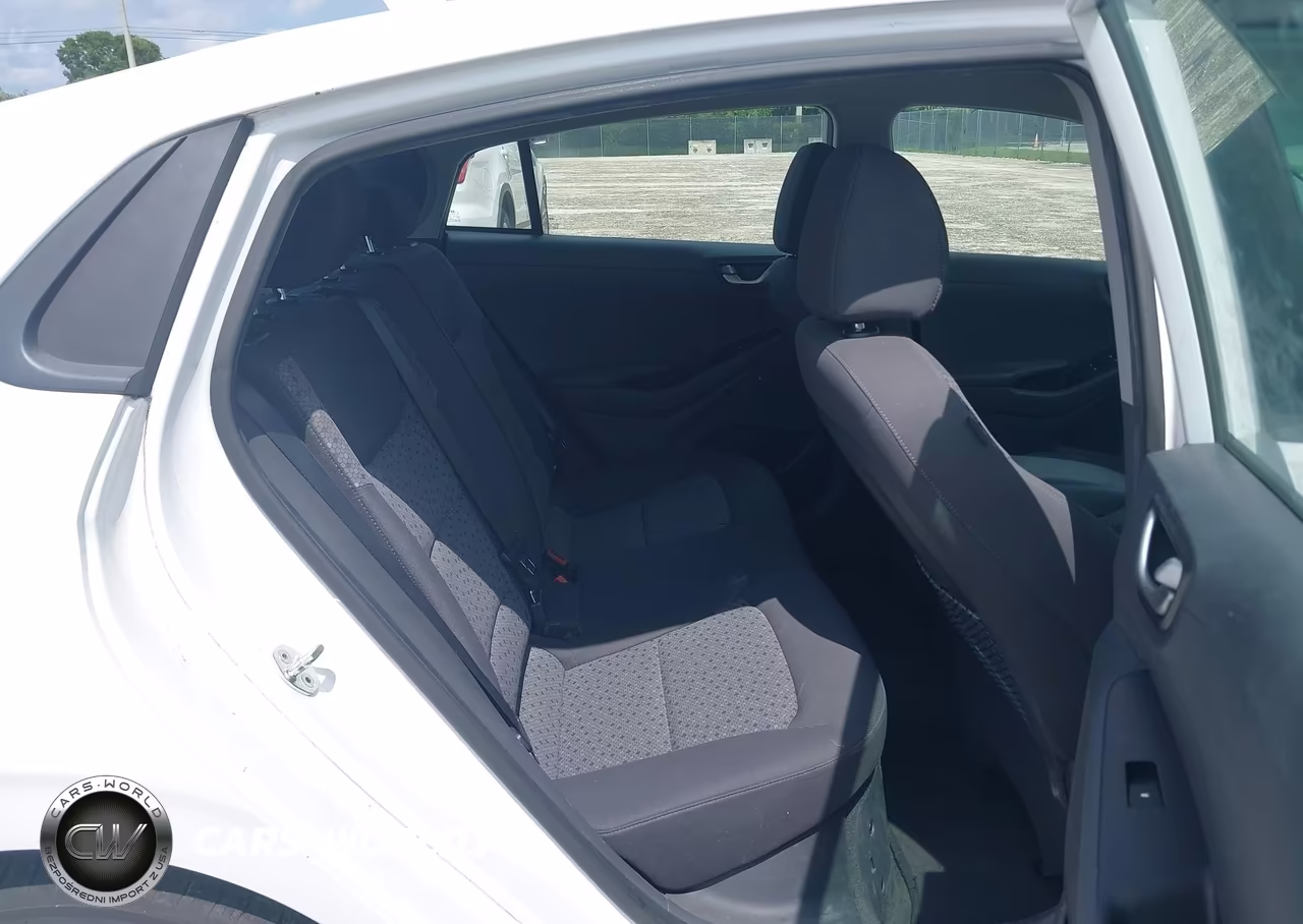 2019 Hyundai Ioniq Hybrid Blue VIN:KMHC65LC8KU158446 - 8