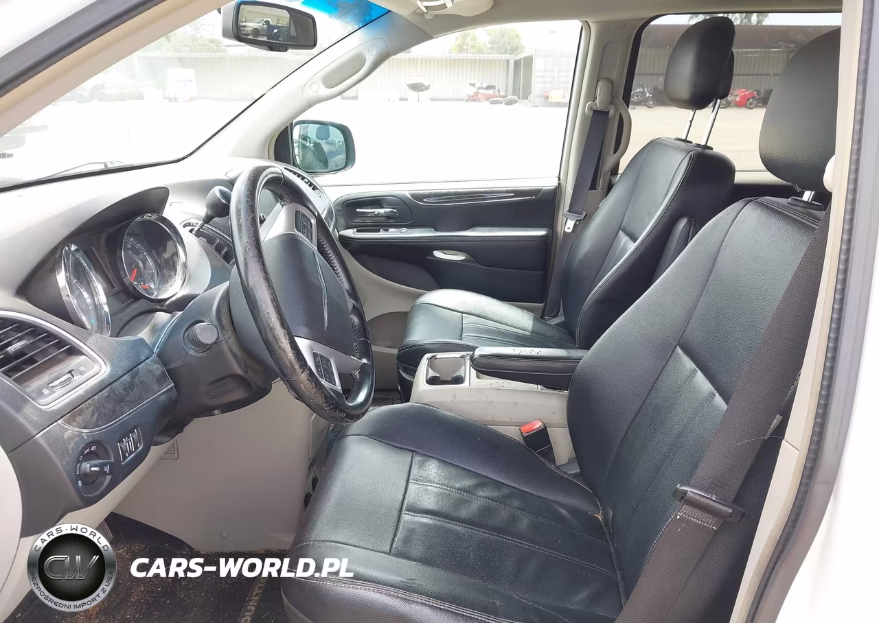 2014 Chrysler Town & Country Touring VIN:2C4RC1BG2ER325955 - 5