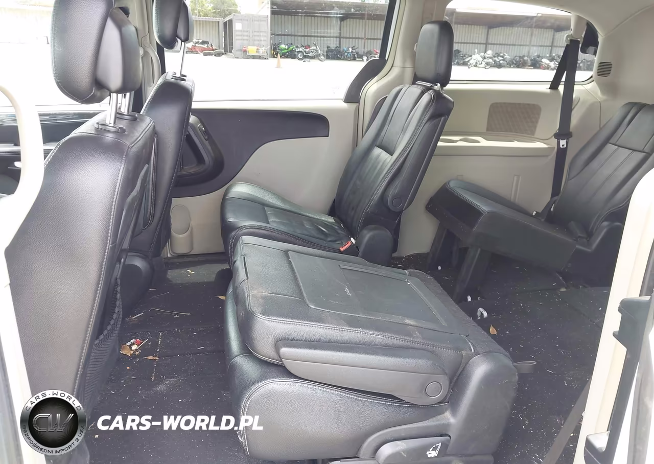 2014 Chrysler Town & Country Touring VIN:2C4RC1BG2ER325955 - 8