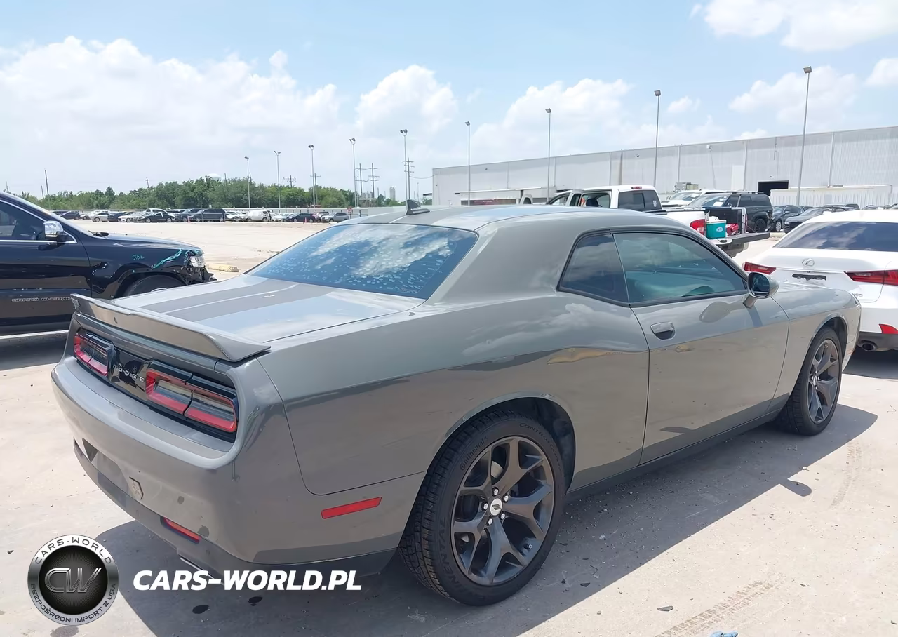 2018 Dodge Challenger Sxt Plus VIN:2C3CDZAG0JH233072 - 4