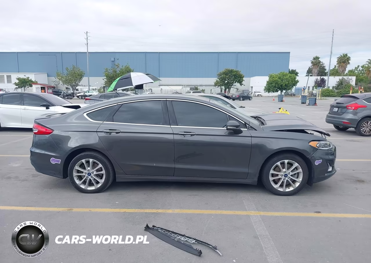 2019 Ford Fusion Energi Titanium VIN:3FA6P0SU9KR201796 - 13