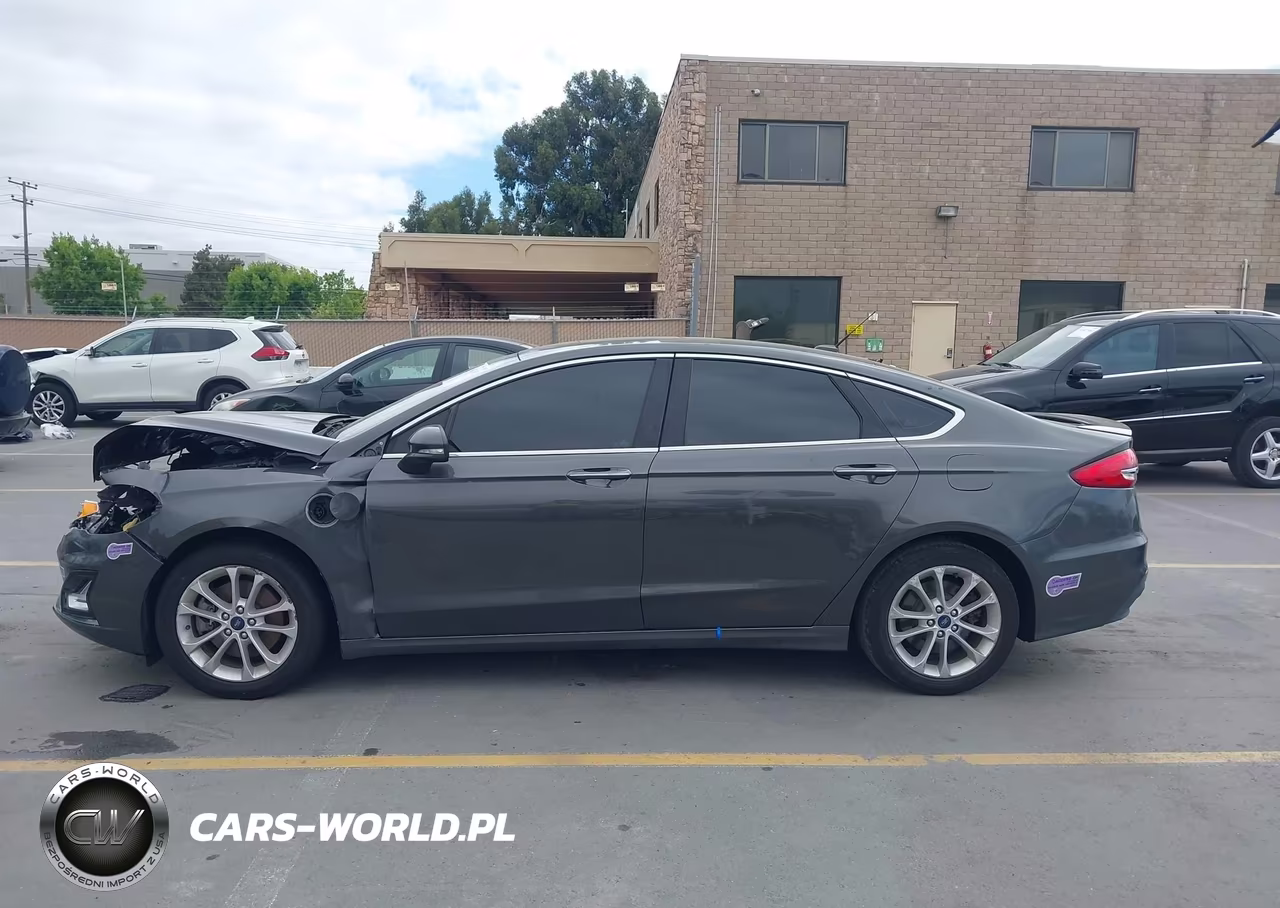 2019 Ford Fusion Energi Titanium VIN:3FA6P0SU9KR201796 - 14