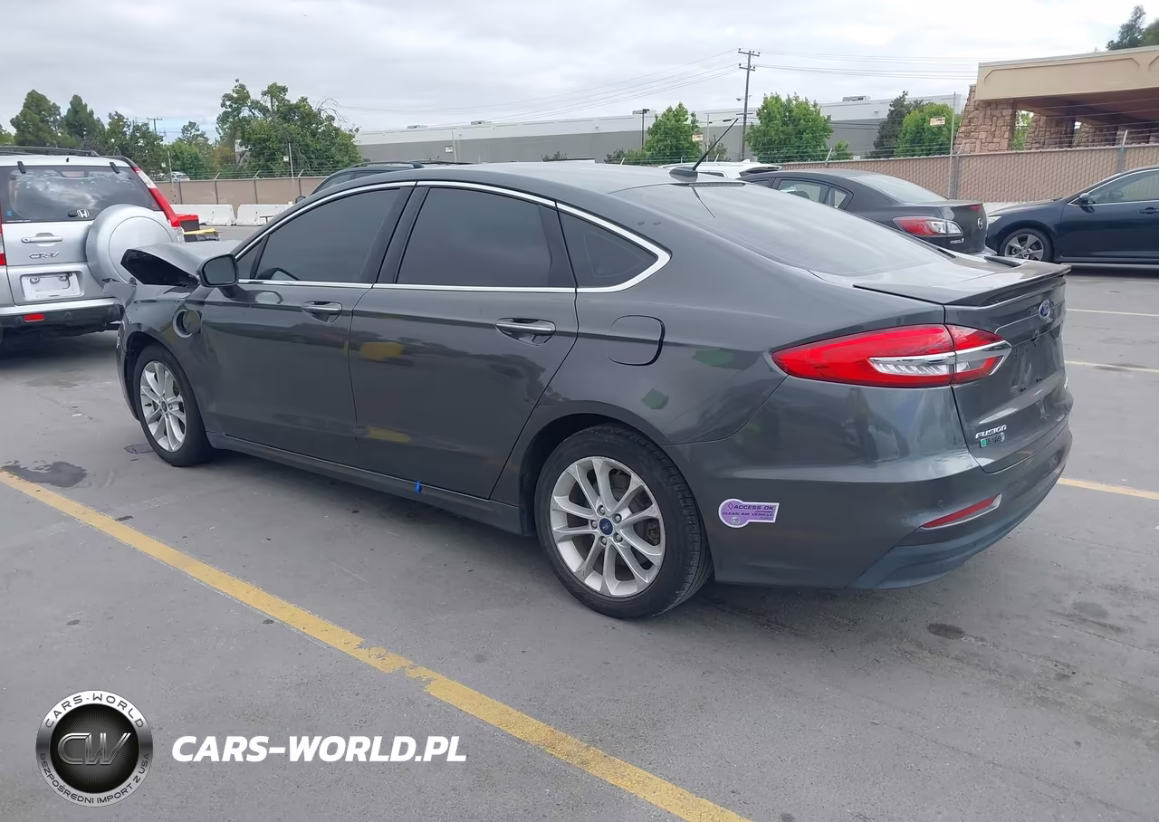 2019 Ford Fusion Energi Titanium VIN:3FA6P0SU9KR201796 - 3