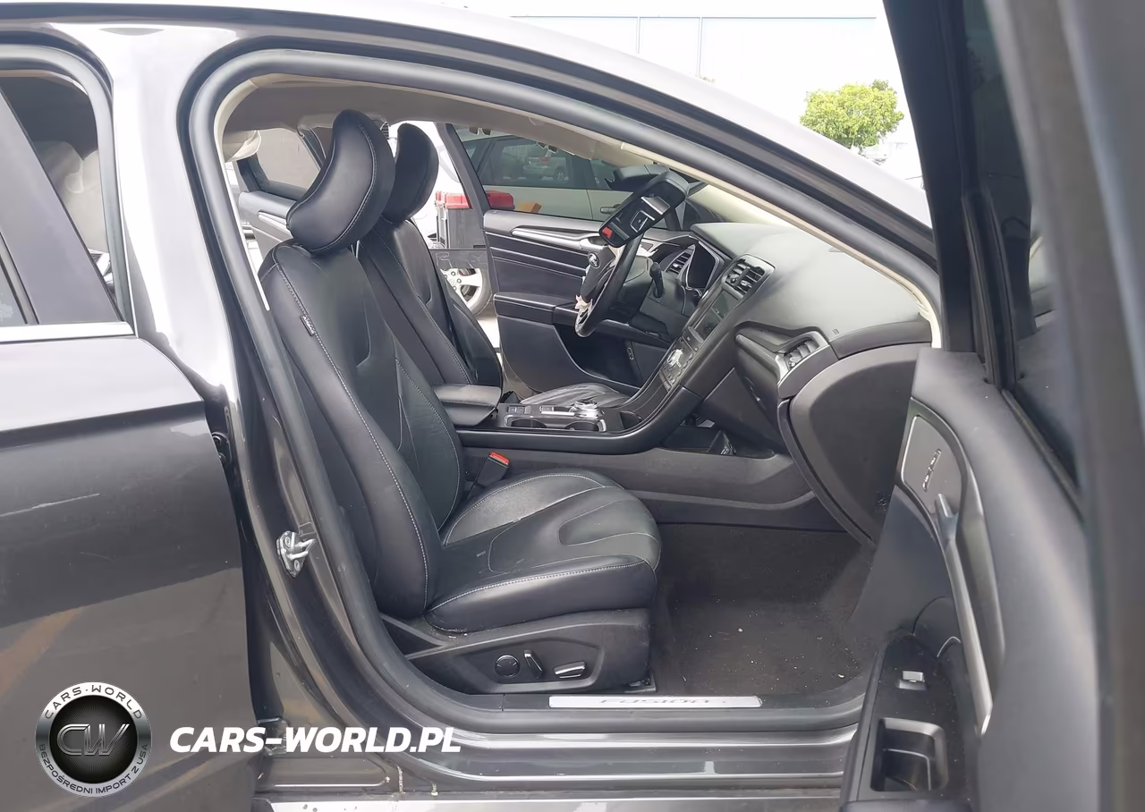 2019 Ford Fusion Energi Titanium VIN:3FA6P0SU9KR201796 - 5