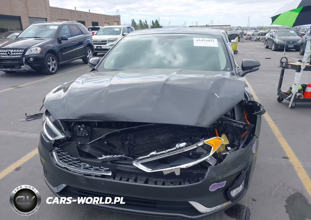 2019 Ford Fusion Energi Titanium VIN:3FA6P0SU9KR201796 - 6