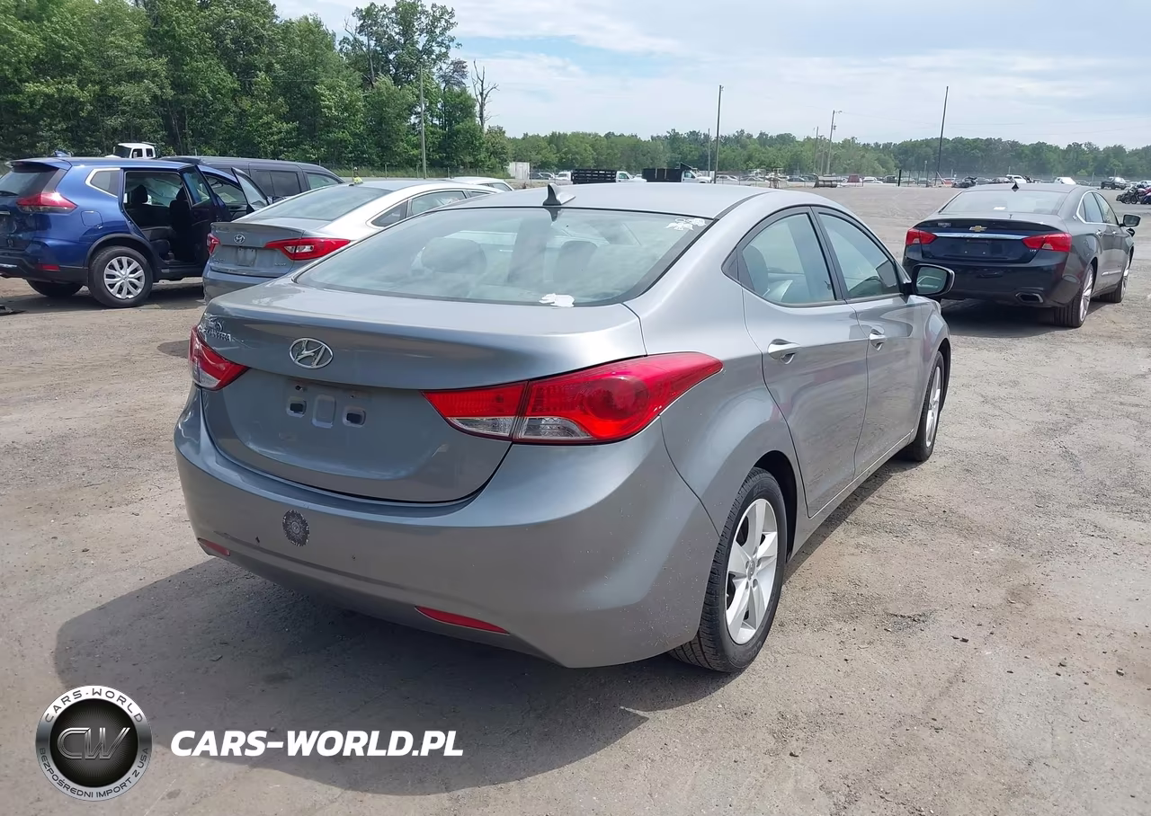 2013 Hyundai Elantra Gls VIN:KMHDH4AE7DU994197 - 4