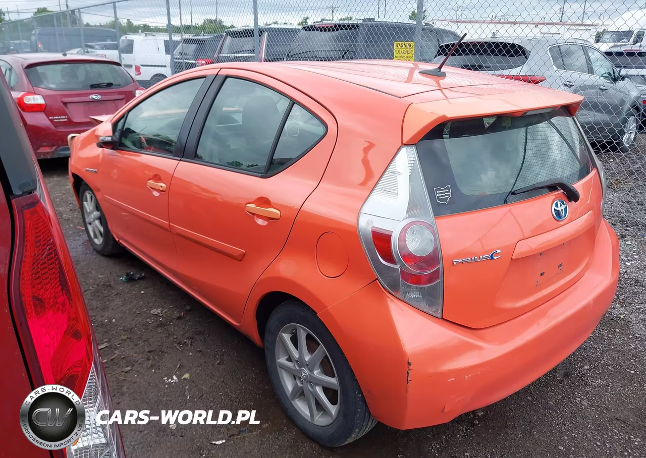 2012 Toyota Prius C Three VIN:JTDKDTB32C1029424 - 3