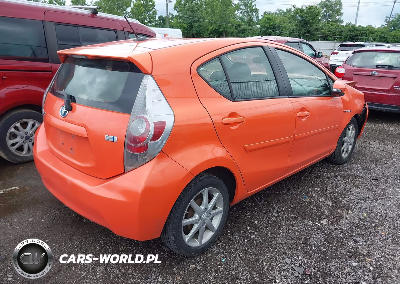 2012 Toyota Prius C Three VIN:JTDKDTB32C1029424 - 4