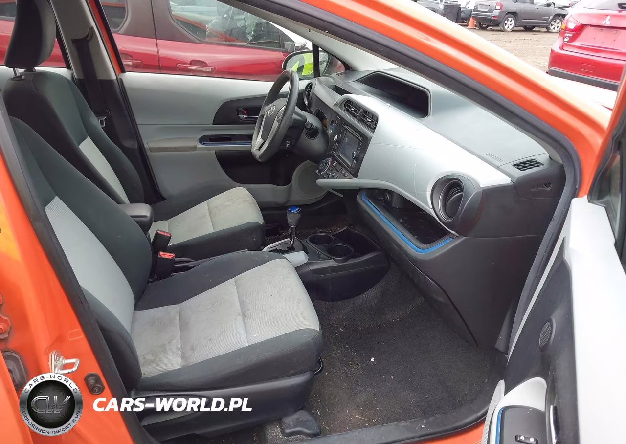 2012 Toyota Prius C Three VIN:JTDKDTB32C1029424 - 5