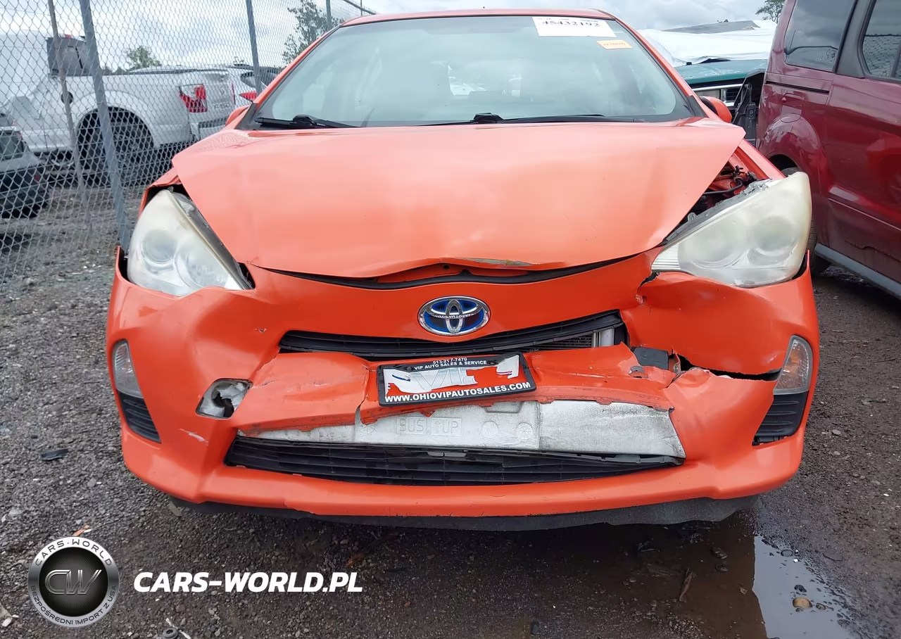 2012 Toyota Prius C Three VIN:JTDKDTB32C1029424 - 6