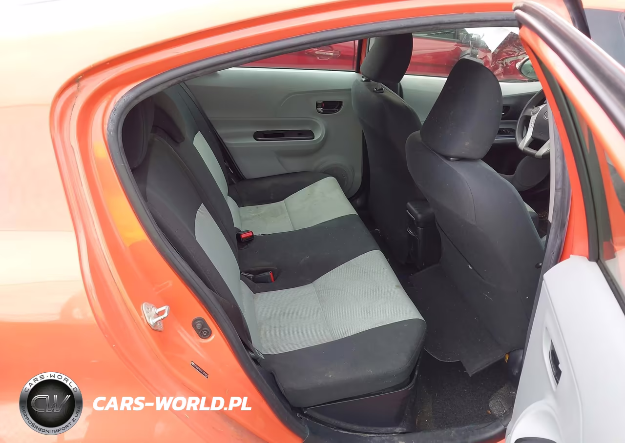 2012 Toyota Prius C Three VIN:JTDKDTB32C1029424 - 8