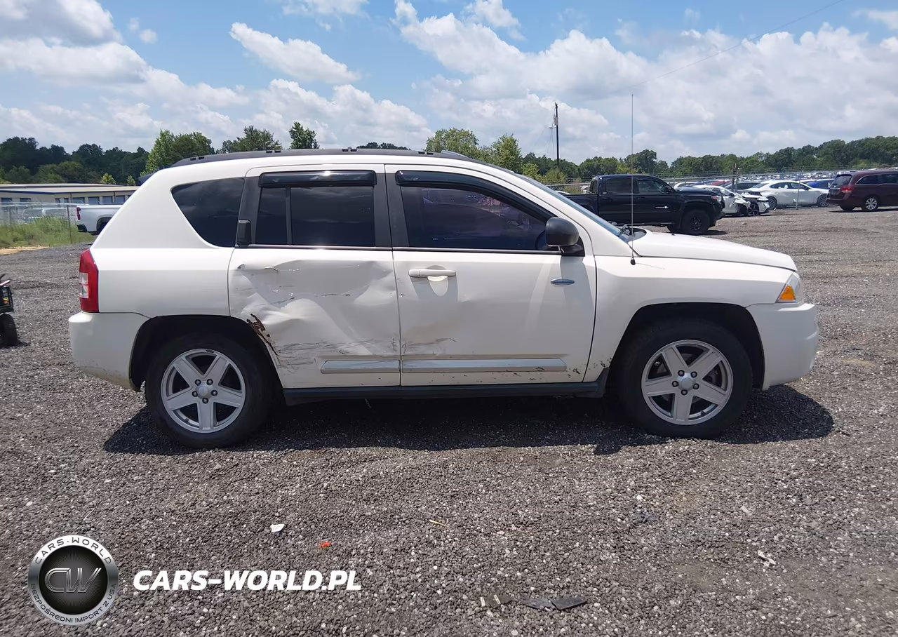 2010 Jeep Compass Latitude VIN:1J4NT1FB4AD626375 - 13