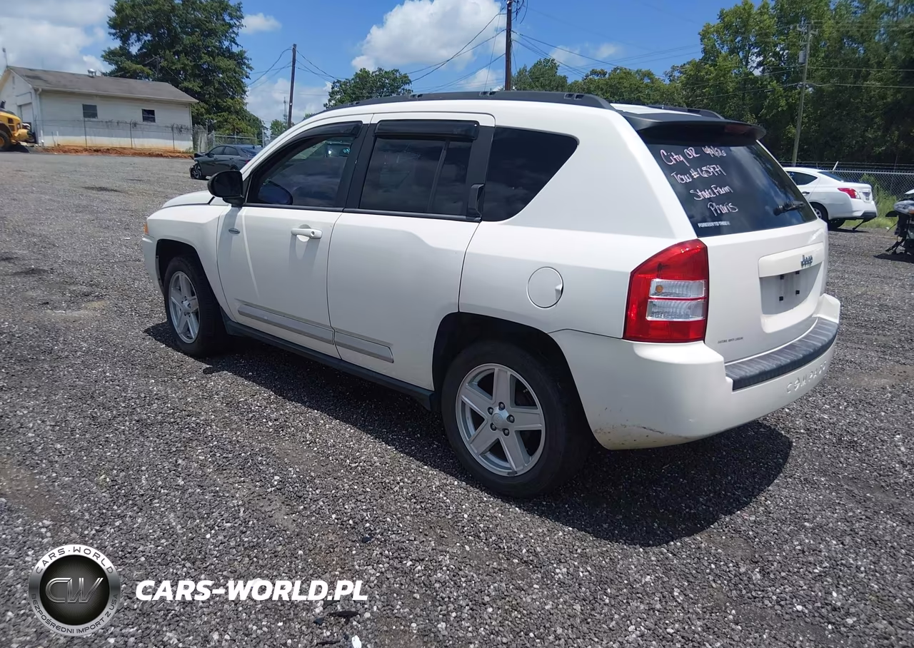 2010 Jeep Compass Latitude VIN:1J4NT1FB4AD626375 - 3
