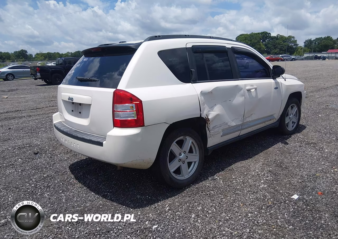 2010 Jeep Compass Latitude VIN:1J4NT1FB4AD626375 - 4
