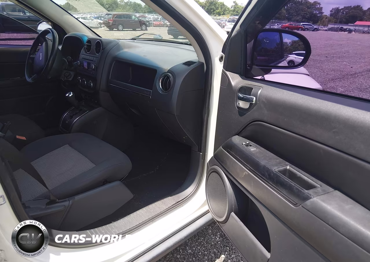 2010 Jeep Compass Latitude VIN:1J4NT1FB4AD626375 - 5