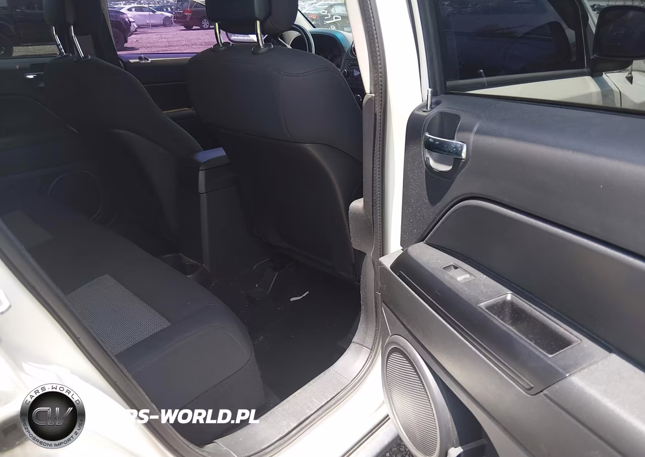 2010 Jeep Compass Latitude VIN:1J4NT1FB4AD626375 - 8