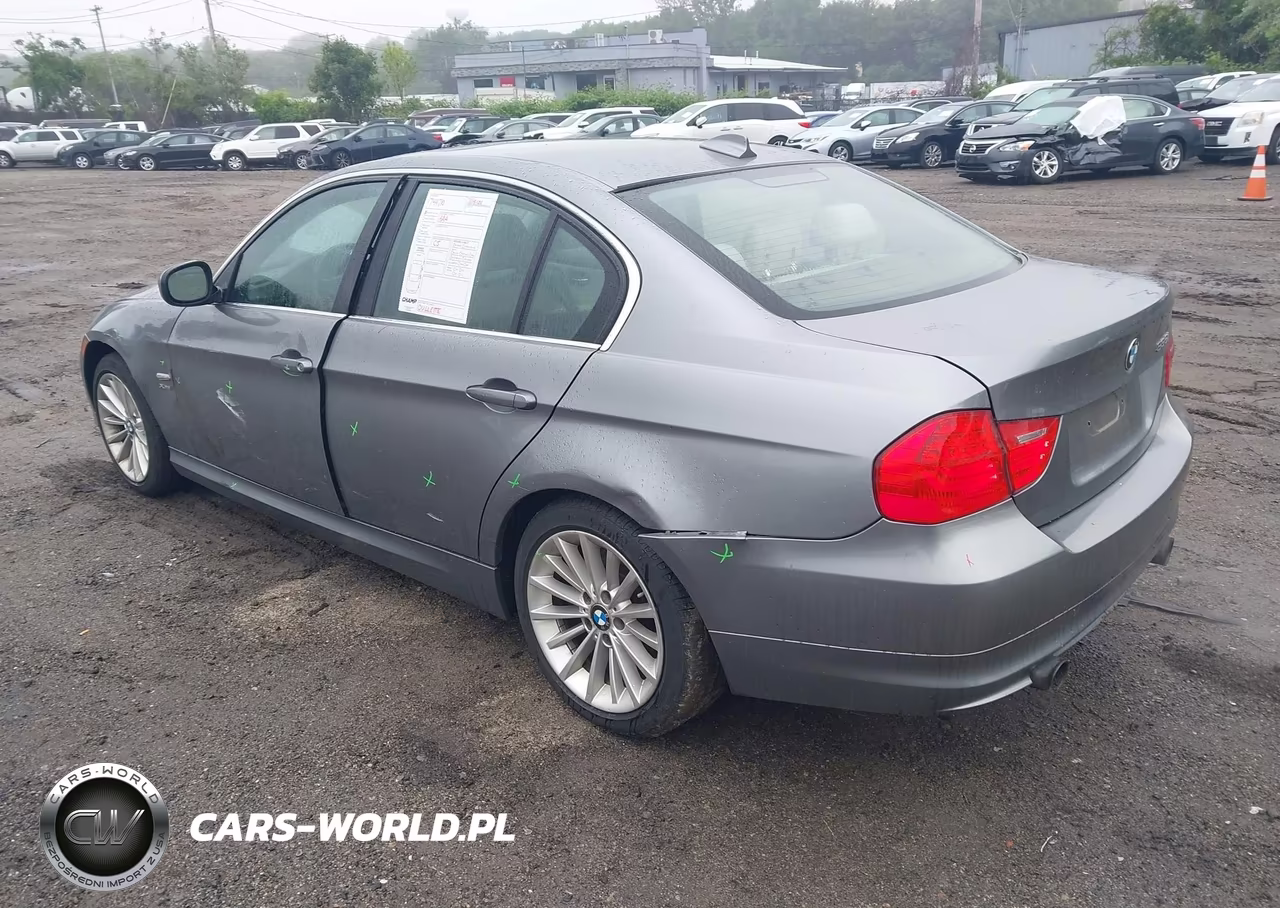 2011 BMW 335I xDrive VIN:WBAPL5G59BNN21936 - 3