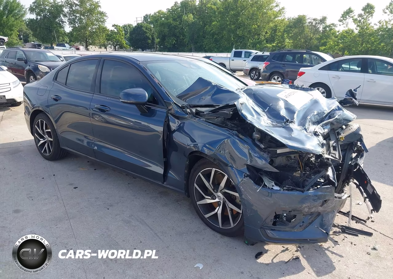 2020 Volvo S60 T6 Momentum