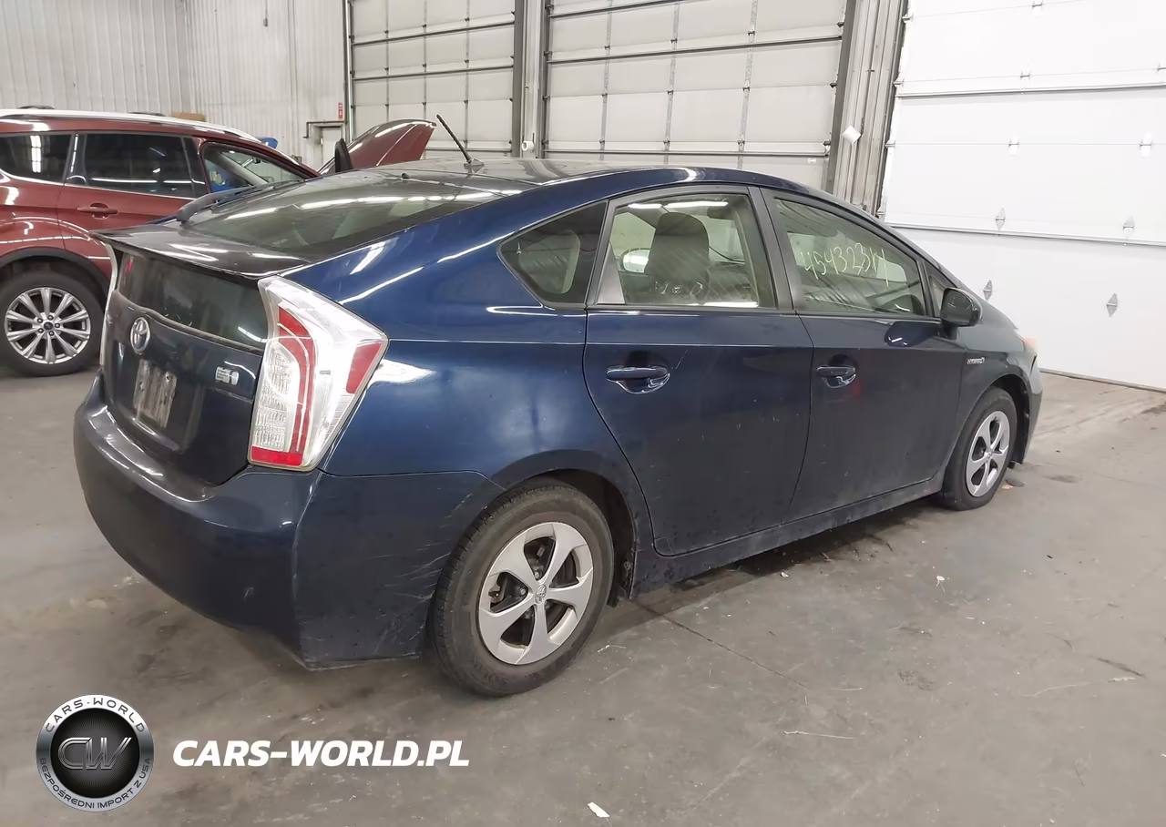 2013 Toyota Prius Two VIN:JTDKN3DU5D1634784 - 4