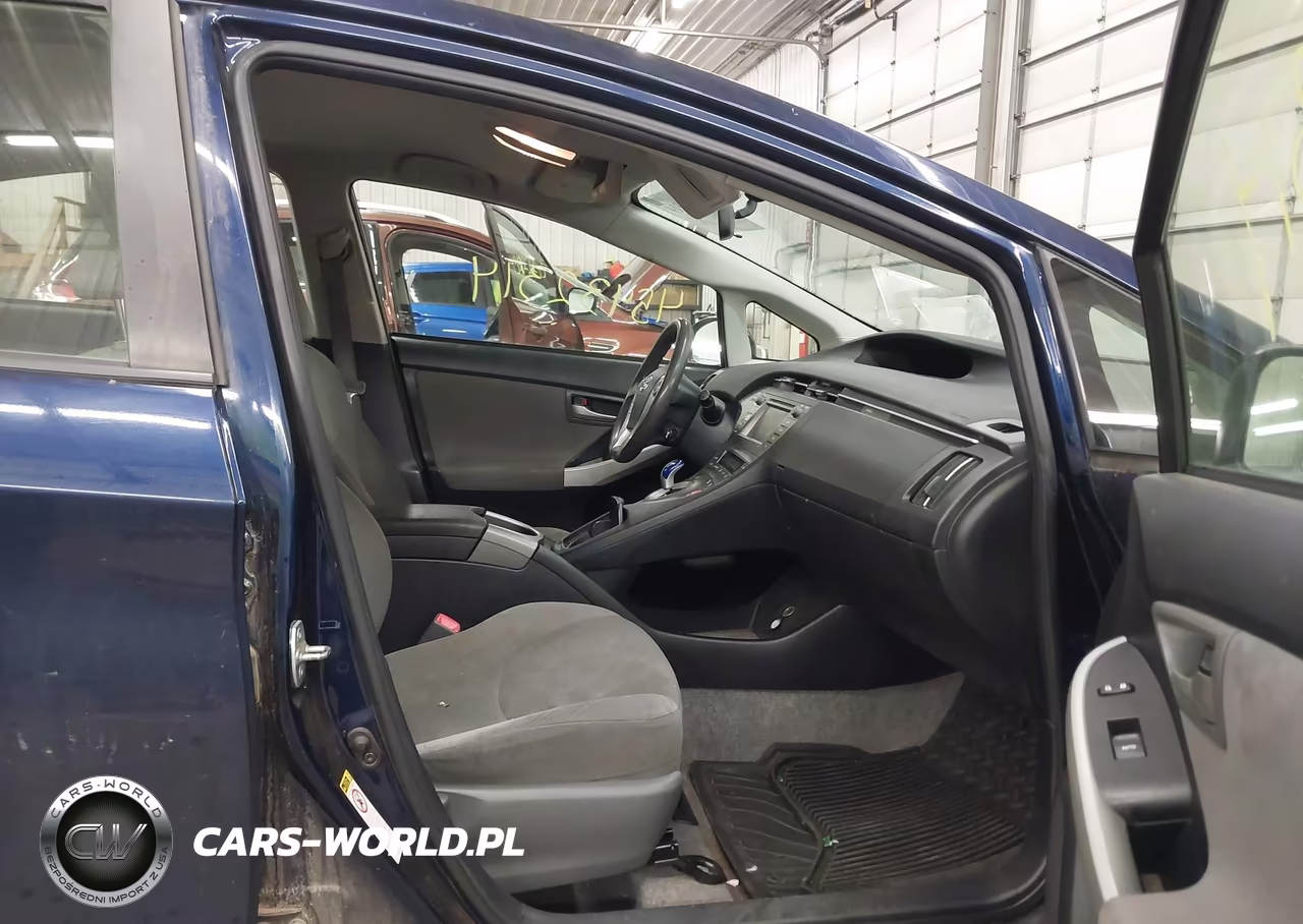 2013 Toyota Prius Two VIN:JTDKN3DU5D1634784 - 5