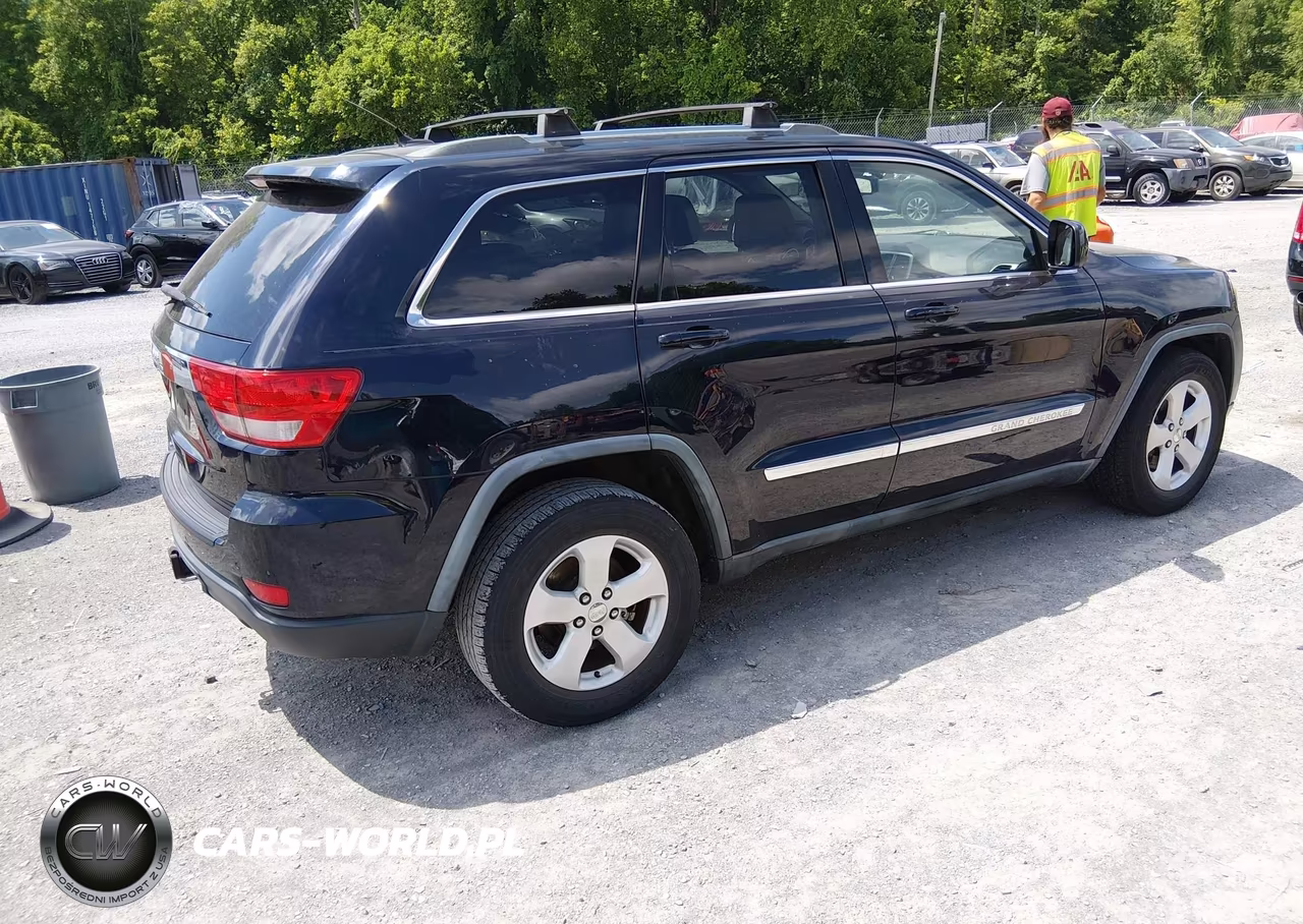 2011 Jeep Grand Cherokee Laredo VIN:1J4RR4GG4BC701532 - 4