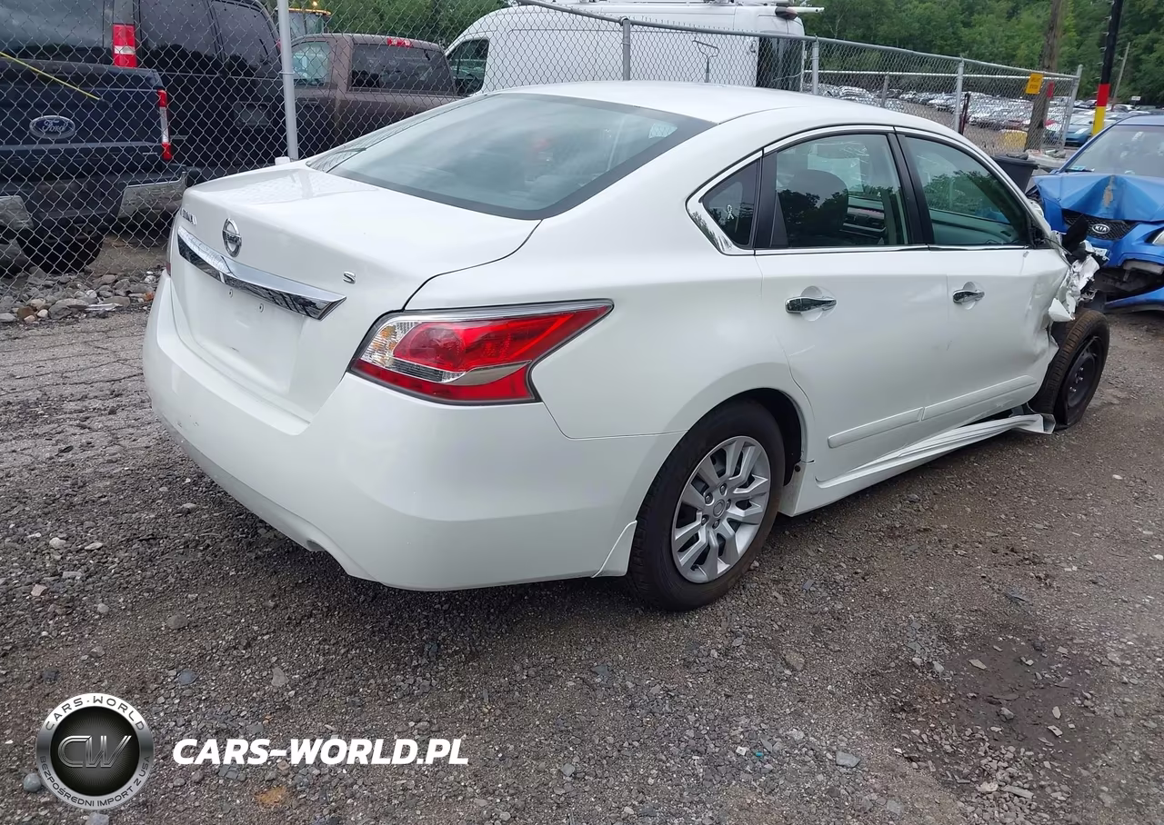 2015 Nissan Altima 2.5 S VIN:1N4AL3AP4FN362276 - 4