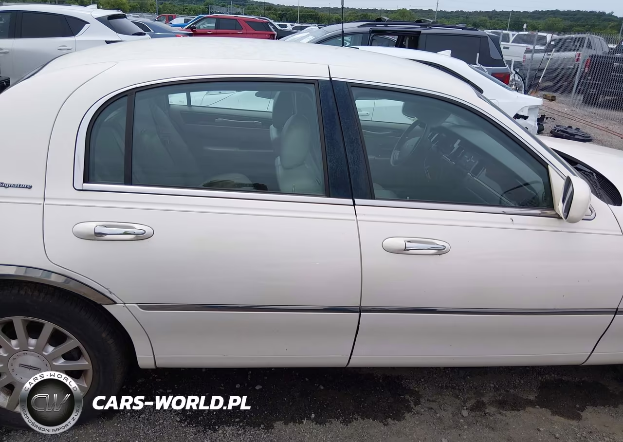 2007 Lincoln Town Car Signature VIN:1LNHM81W27Y634121 - 13