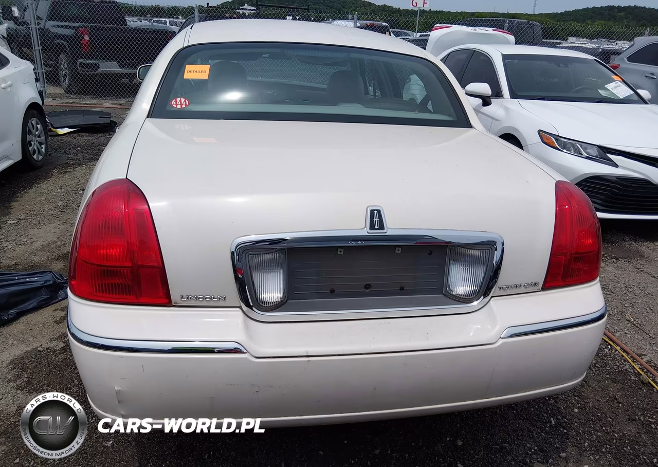 2007 Lincoln Town Car Signature VIN:1LNHM81W27Y634121 - 16