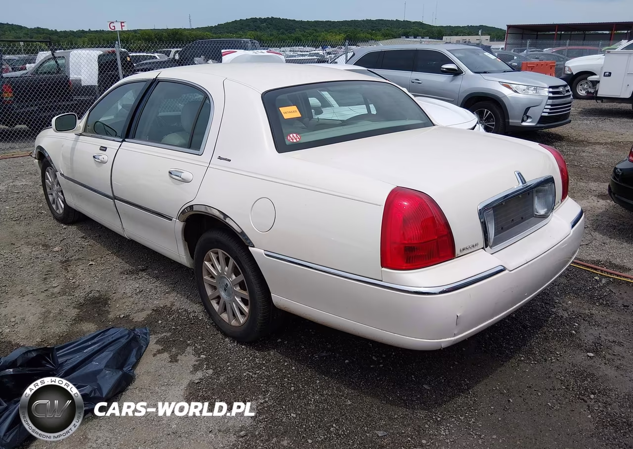 2007 Lincoln Town Car Signature VIN:1LNHM81W27Y634121 - 3