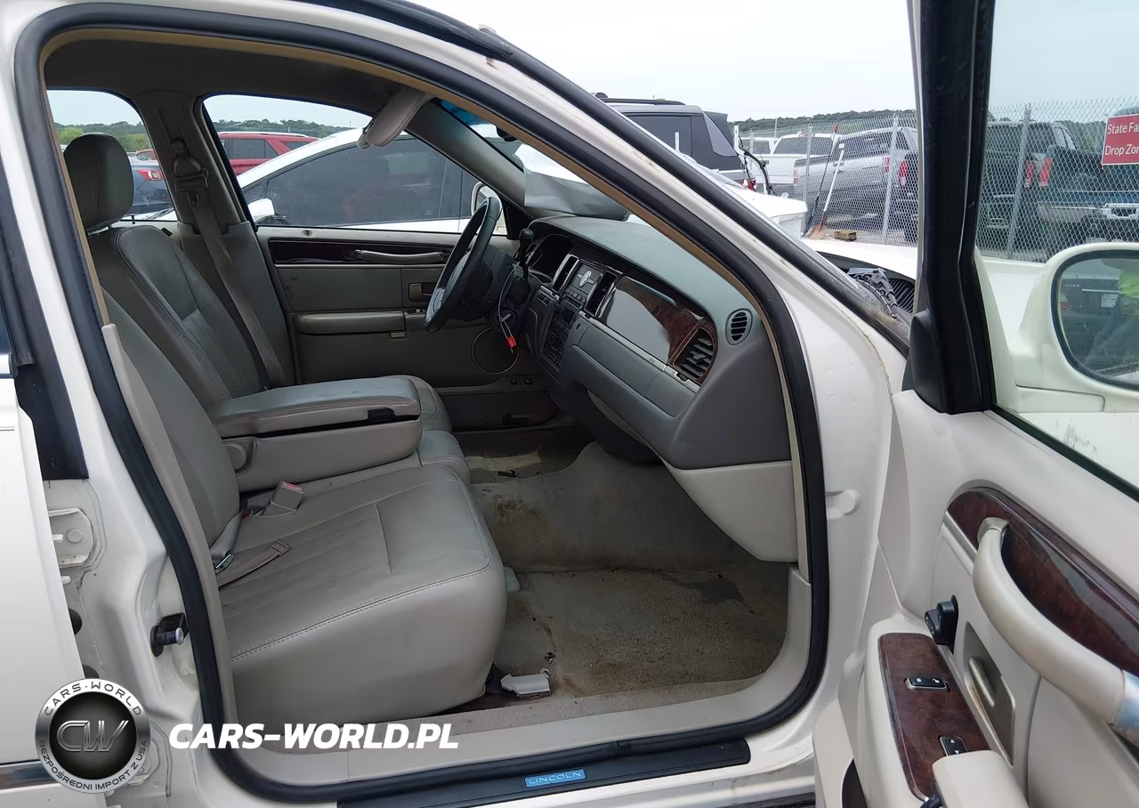 2007 Lincoln Town Car Signature VIN:1LNHM81W27Y634121 - 5