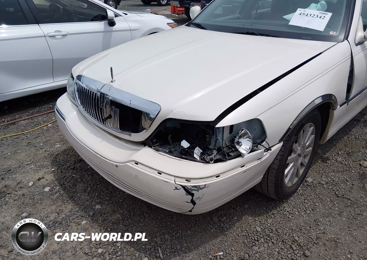 2007 Lincoln Town Car Signature VIN:1LNHM81W27Y634121 - 6
