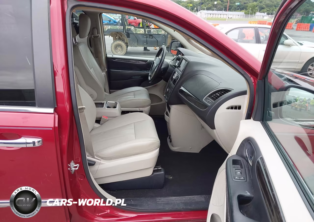 2016 Chrysler Town & Country Touring VIN:2C4RC1BG1GR246814 - 5