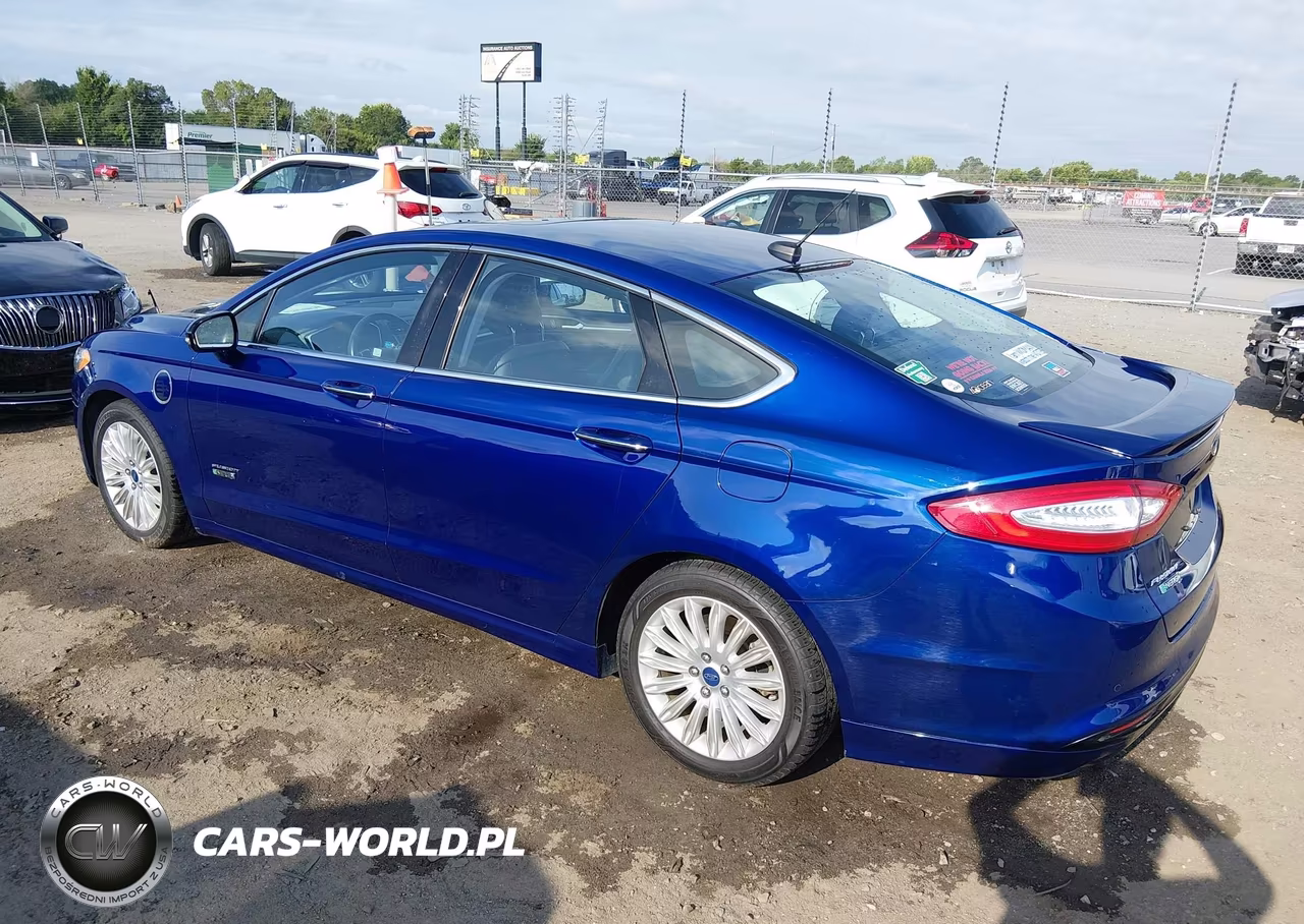 2014 Ford Fusion Energi Titanium VIN:3FA6P0SU7ER109039 - 3
