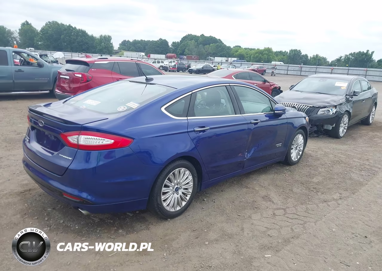 2014 Ford Fusion Energi Titanium VIN:3FA6P0SU7ER109039 - 4