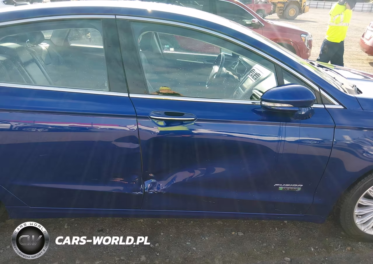 2014 Ford Fusion Energi Titanium VIN:3FA6P0SU7ER109039 - 6