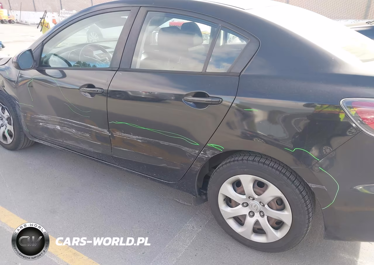 2013 Mazda Mazda3 I Sport VIN:JM1BL1UP7D1752792 - 17
