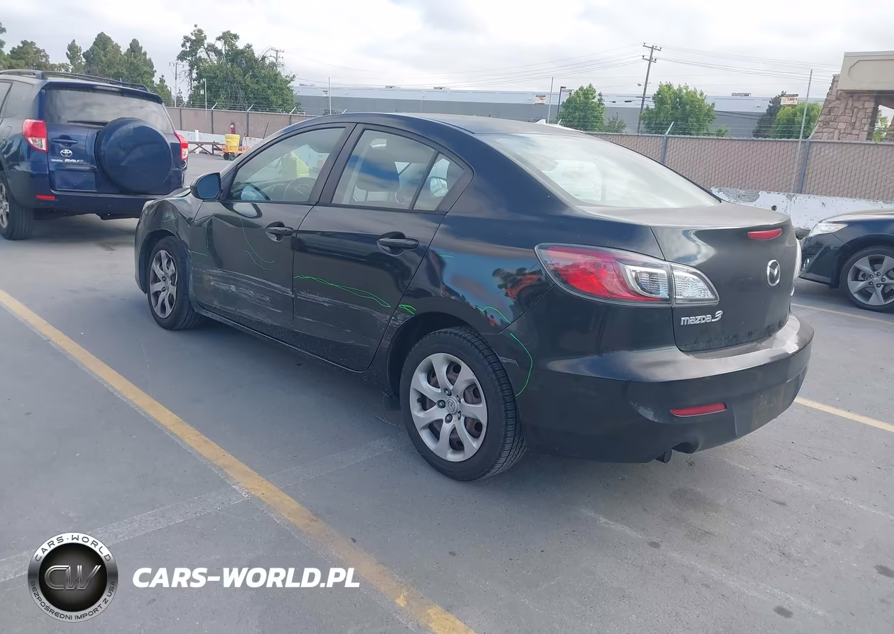 2013 Mazda Mazda3 I Sport VIN:JM1BL1UP7D1752792 - 3
