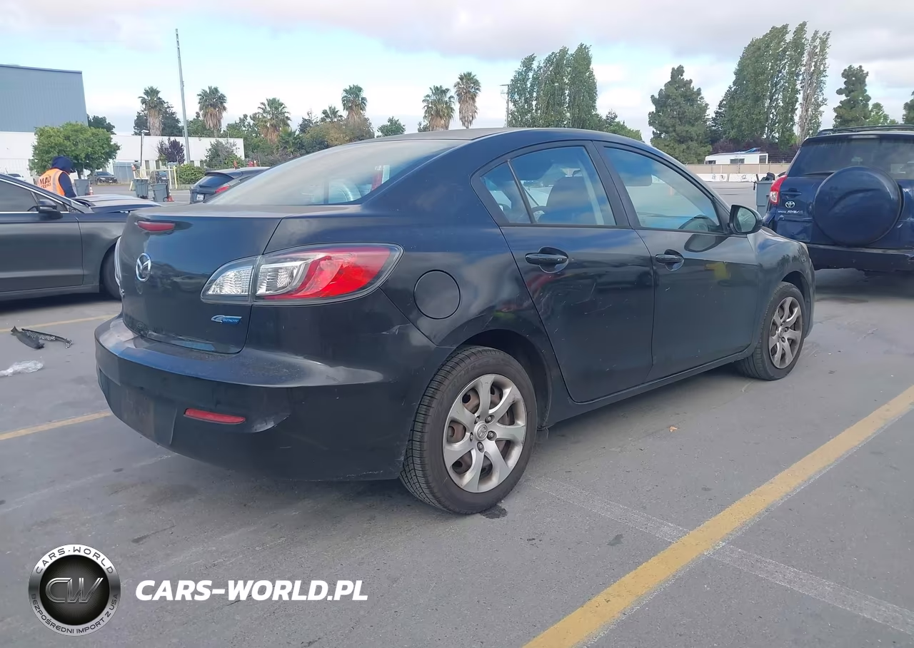 2013 Mazda Mazda3 I Sport VIN:JM1BL1UP7D1752792 - 4