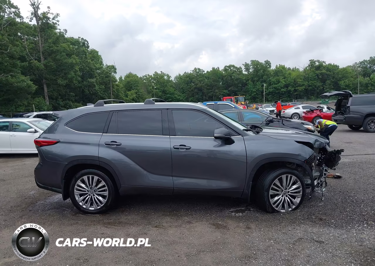 2023 Toyota Highlander Platinum VIN:5TDKDRAH9PS042440 - 13