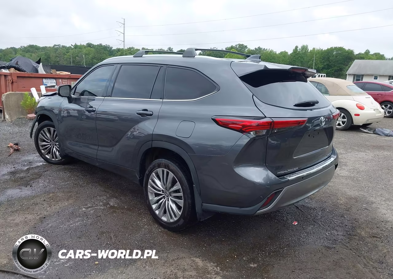 2023 Toyota Highlander Platinum VIN:5TDKDRAH9PS042440 - 3