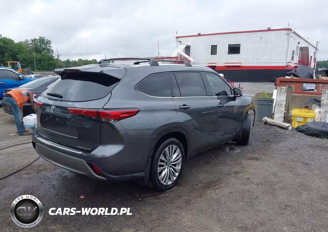 2023 Toyota Highlander Platinum VIN:5TDKDRAH9PS042440 - 4