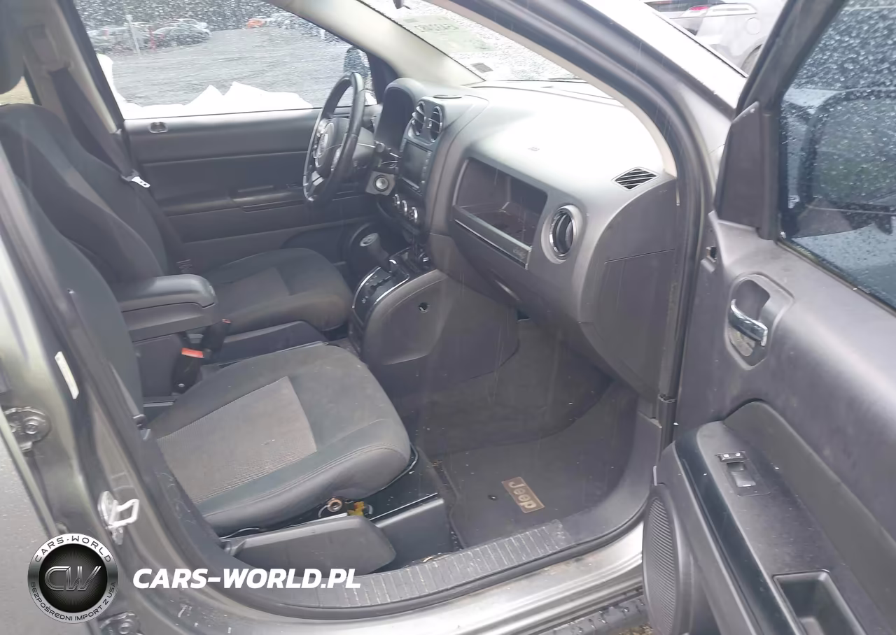 2012 Jeep Compass Latitude VIN:1C4NJCEAXCD678189 - 5