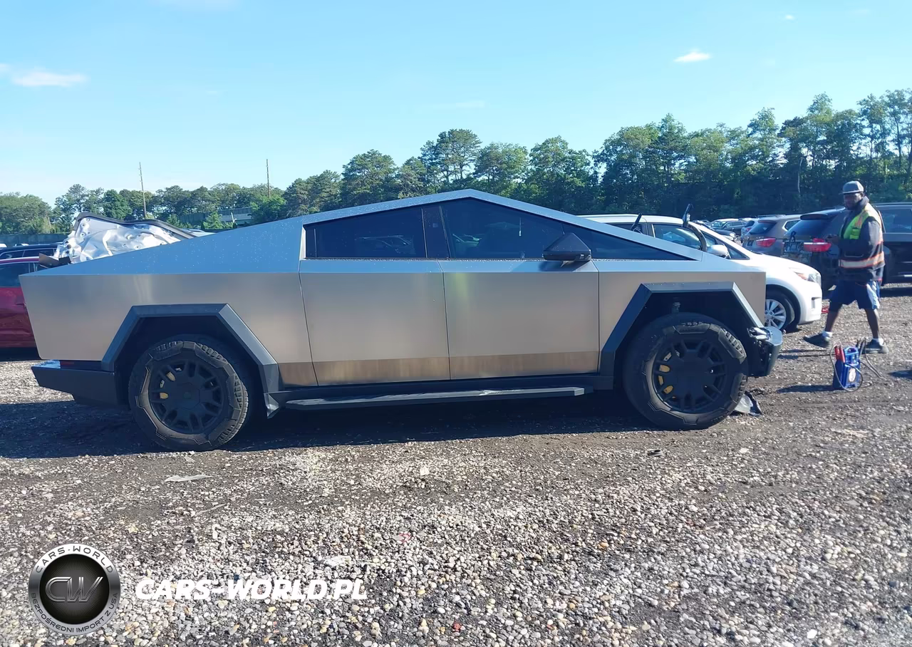 2025 Tesla Cybertruck All-Wheel Drive VIN:7G2CEHED5SA071427 - 13