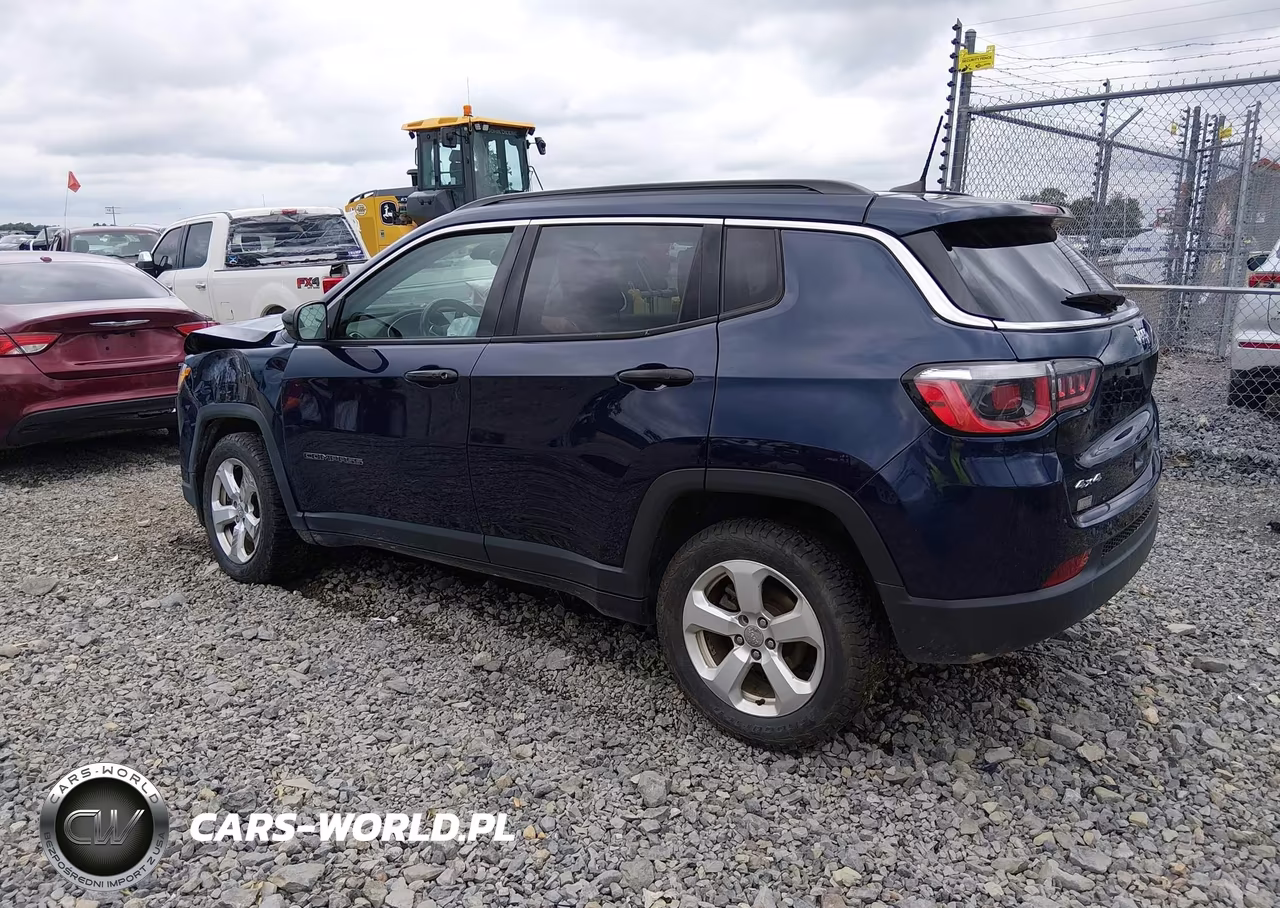 2019 Jeep Compass Latitude 4X4 VIN:3C4NJDBB2KT674648 - 3