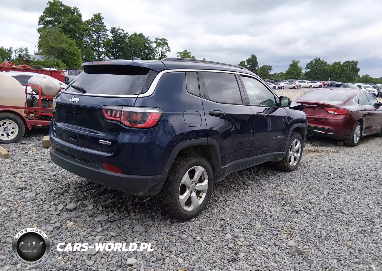 2019 Jeep Compass Latitude 4X4 VIN:3C4NJDBB2KT674648 - 4