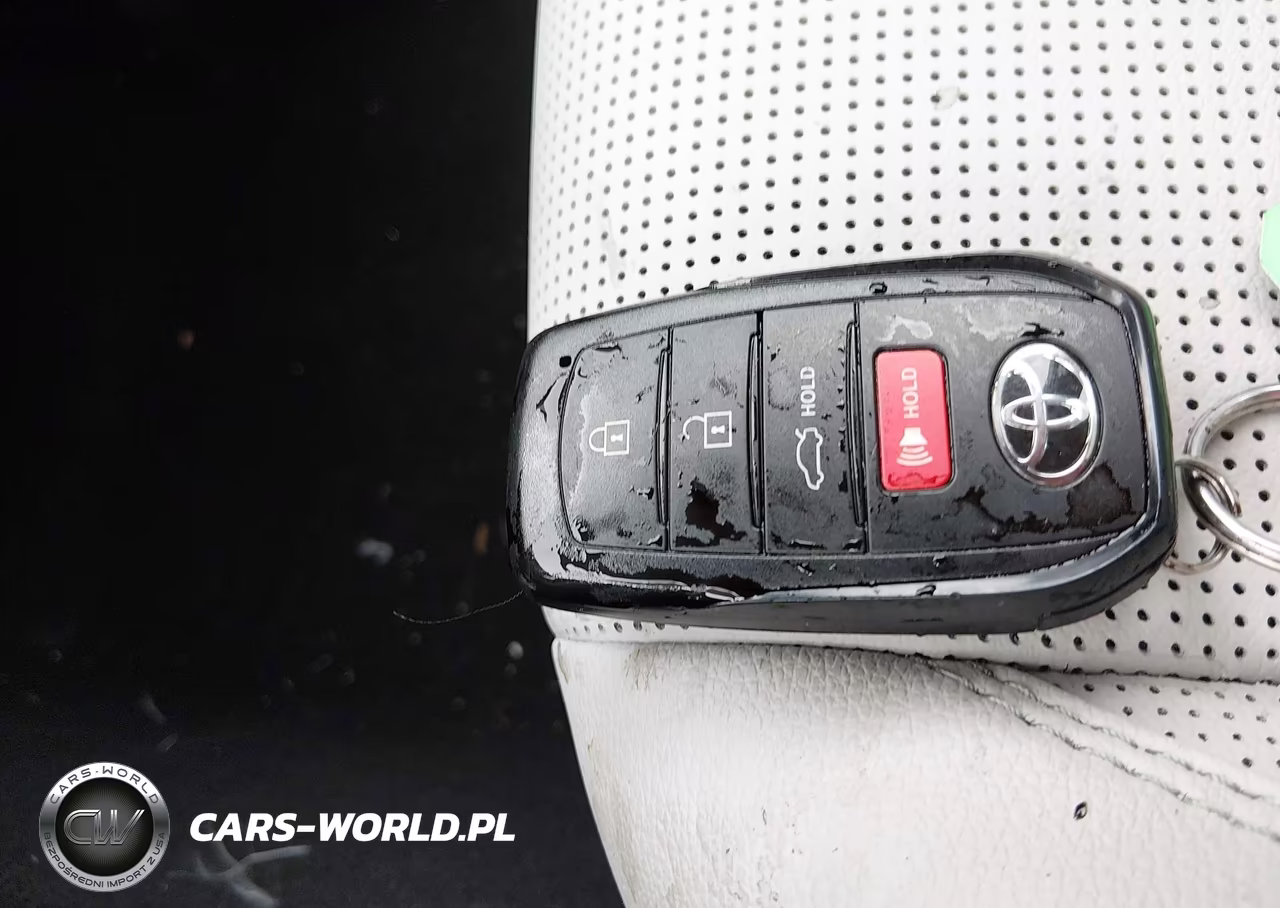 2026 Toyota Camry Xle VIN:4T1DBADK1TU542651 - 11