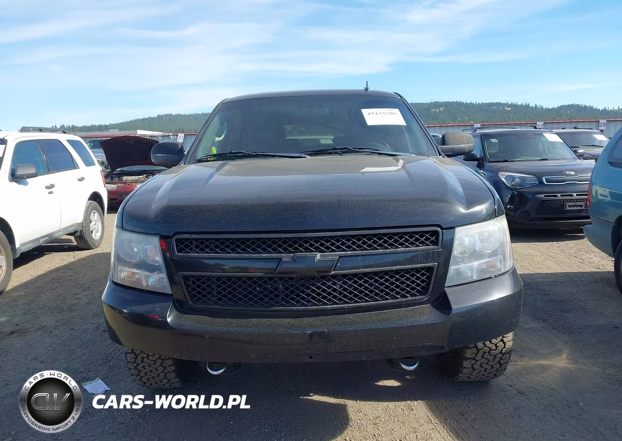 2011 Chevrolet Tahoe Ltz VIN:1GNSKCE05BR236680 - 13