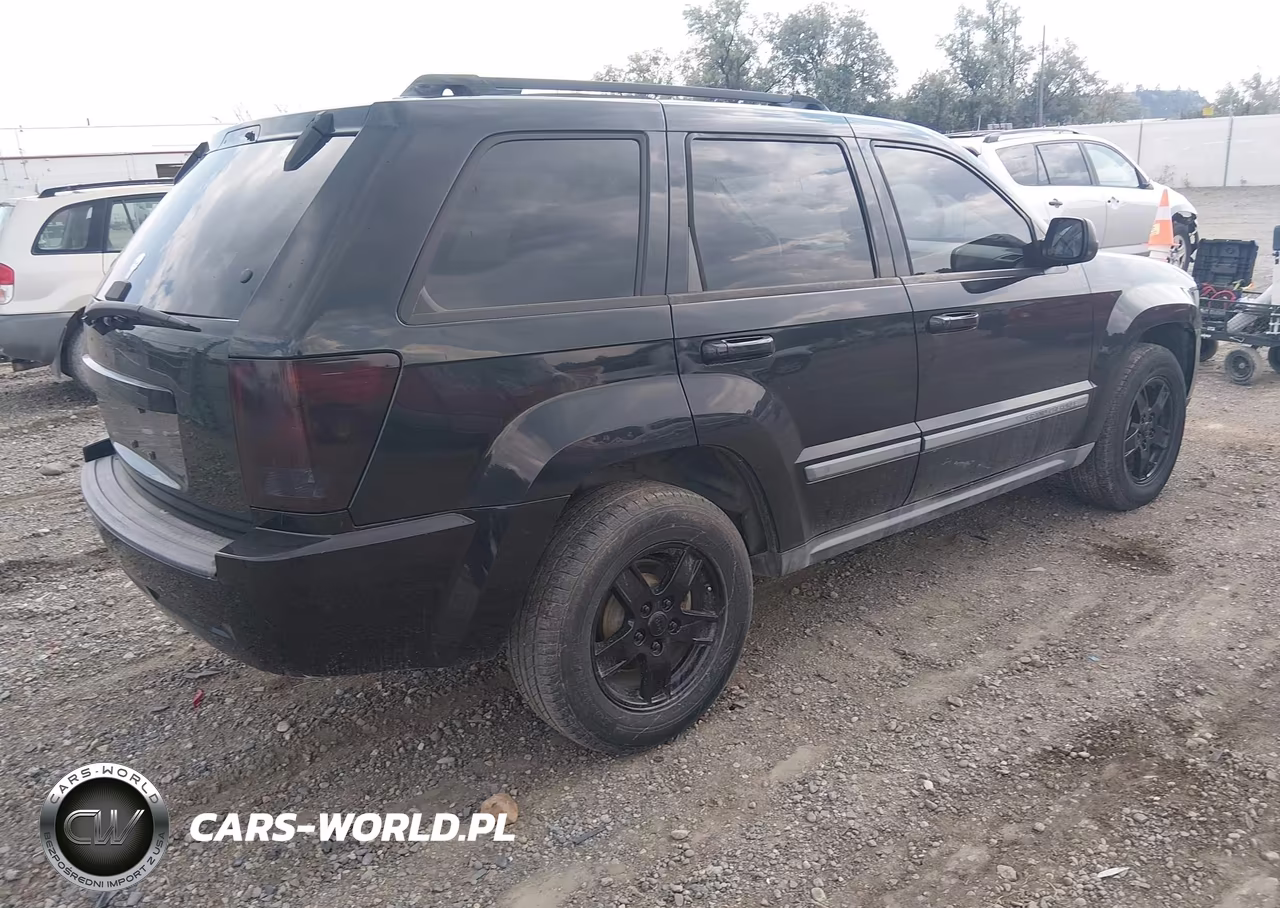 2007 Jeep Grand Cherokee Laredo VIN:1J8GR48KX7C561843 - 4