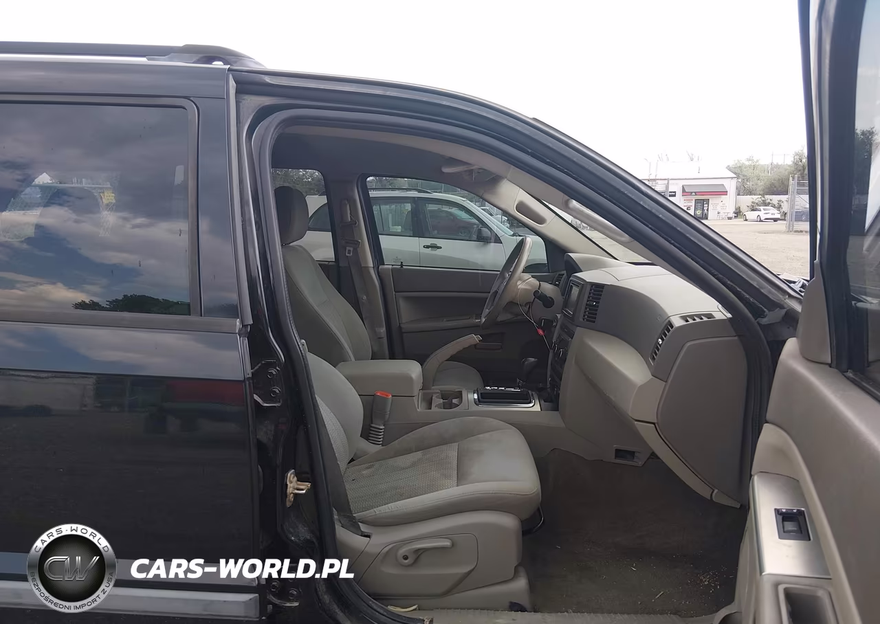 2007 Jeep Grand Cherokee Laredo VIN:1J8GR48KX7C561843 - 5