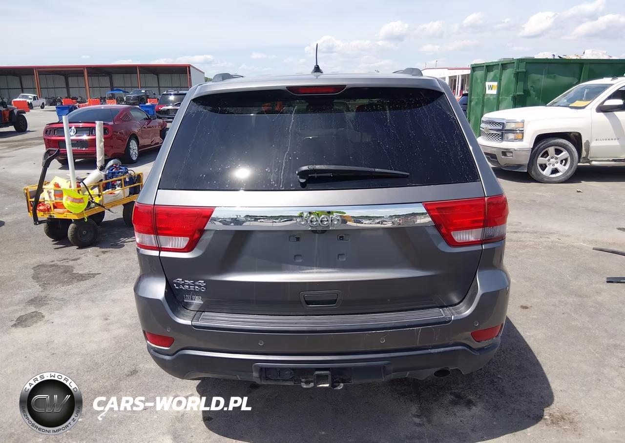 2013 Jeep Grand Cherokee Laredo VIN:1C4RJFAG9DC547839 - 17